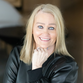 Portrait of Sarah Deischer, Managing Broker.